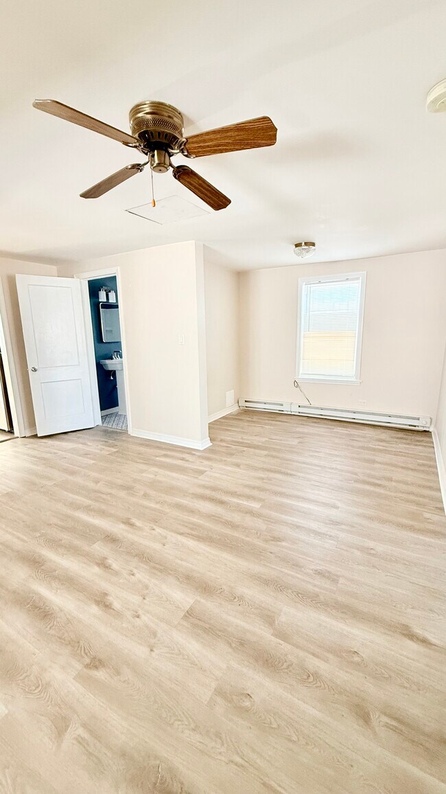 Photo - 5843 W Warwick Ave Unit 2