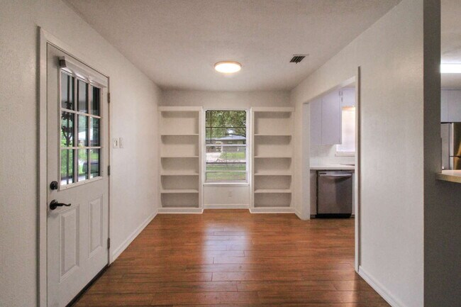 Photo - 609 W Walnut Ave