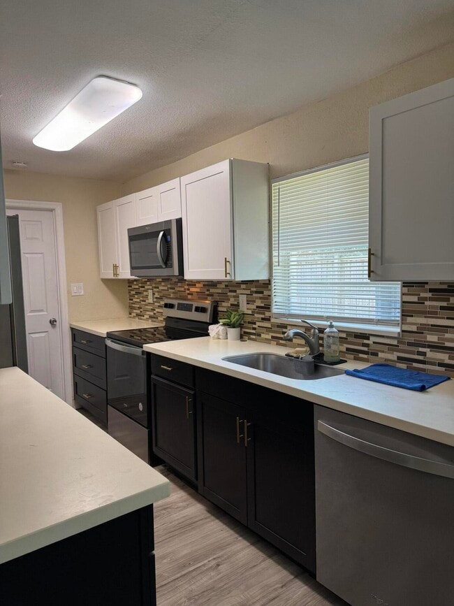 Photo - 1604 SE Apache Ave