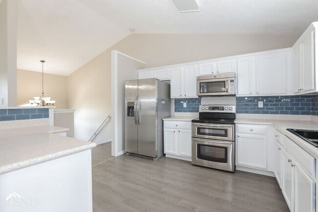 Photo - 996 Crystal Brook Way