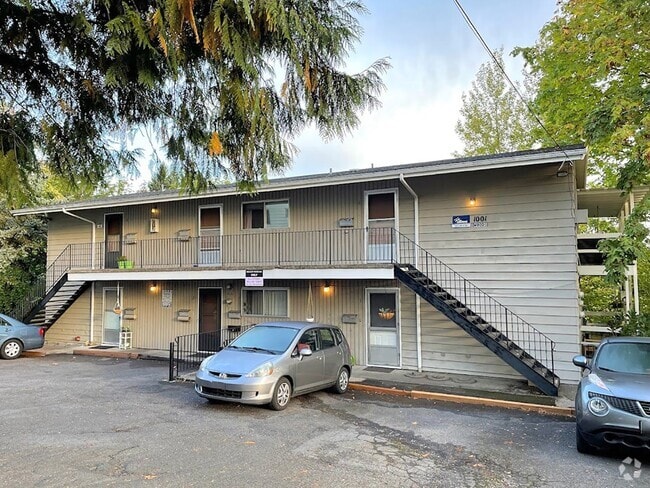 Building Photo - 1001 SW Woods St Rental
