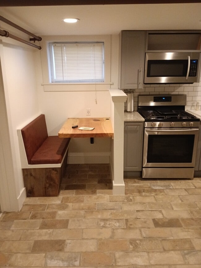 Breakfast nook - 2329 Clermont St Unit Clermont