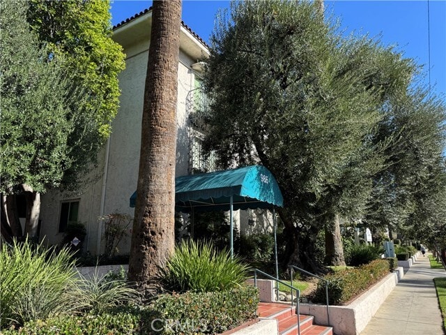 Photo - 985 E California Blvd