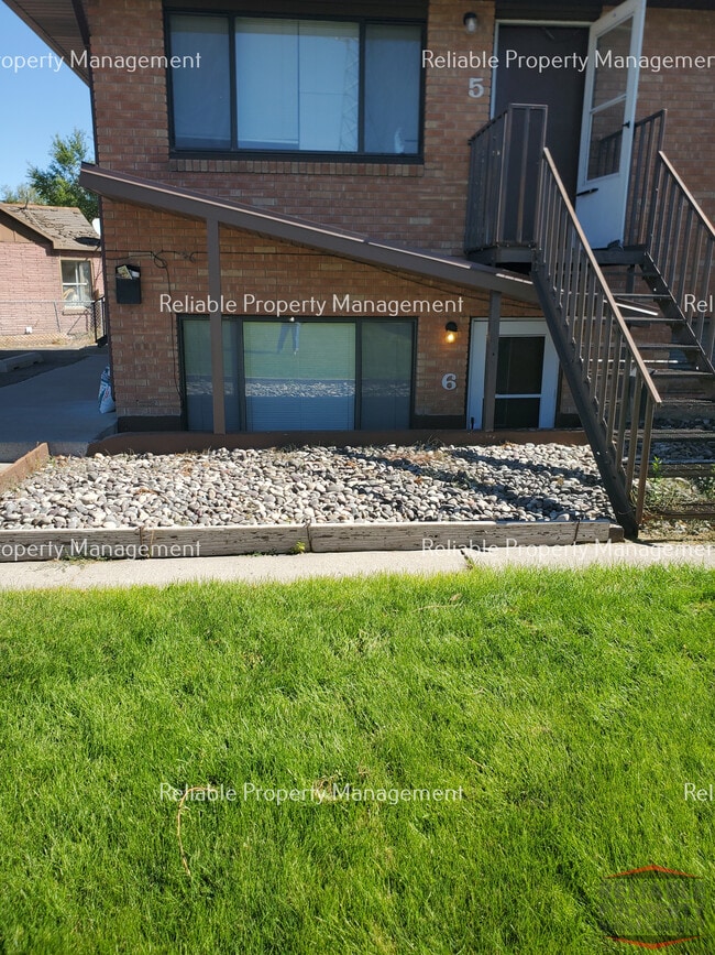 Building Photo - 467 W Pacific St Unit 467 W Pacific St #6
