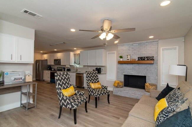 Photo - 5807 Pecan Lake Rd