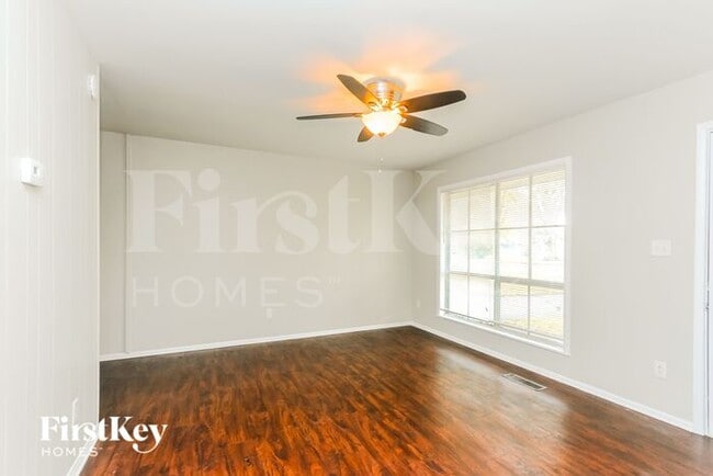 Photo - 1541 Younce St