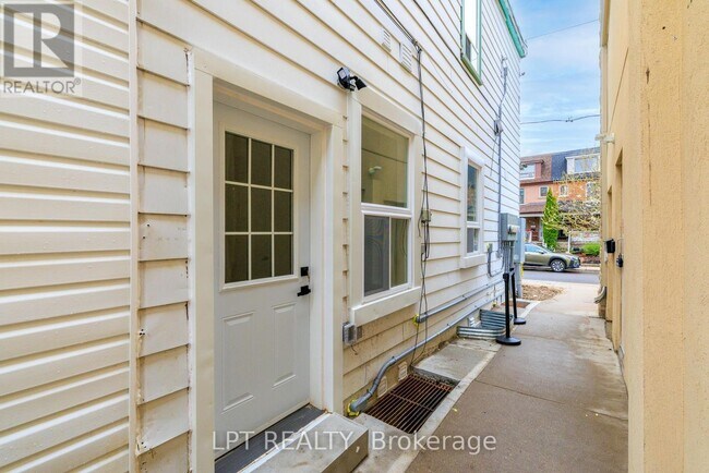 Photo - 627 Crawford St Unit C