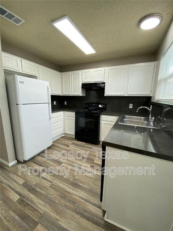 Photo - 1608 Sun Valley Dr