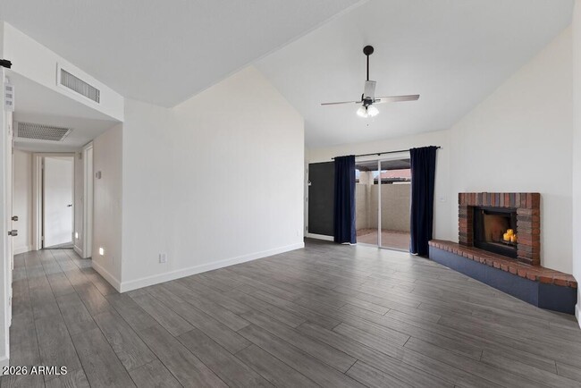 Photo - 2118 E CENTER Ln