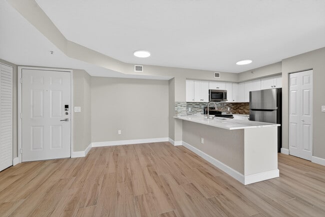 Photo - 167 Yacht Club Way Unidad 104