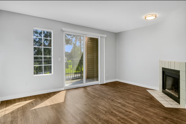 Photo - Beautiful 2 bed, 1.5 bath Townhome located in Edmonds $2395/mo. Unit 1