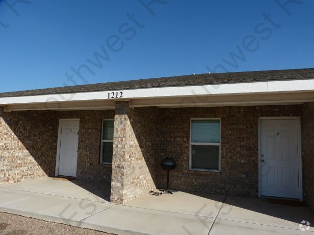 Building Photo - 1212 W Manana Blvd Rental