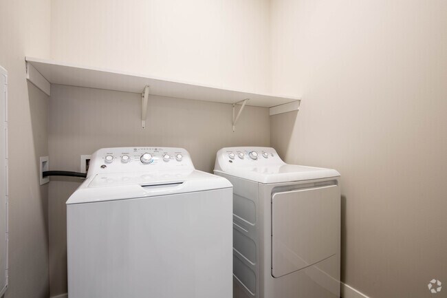 1BR, 1BA - 879SF