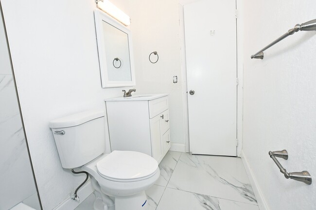 Photo - 270 NW 43rd St
