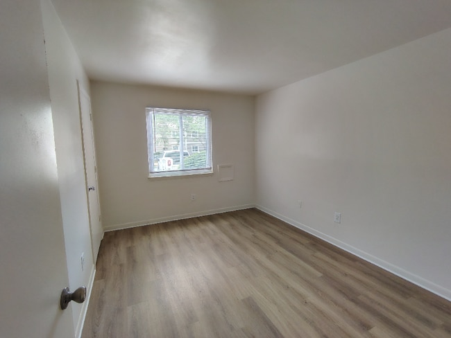 Building Photo - 600 Reusens Rd