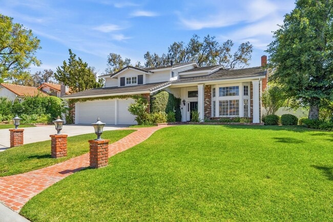 Building Photo - Stunning East Lake Home!