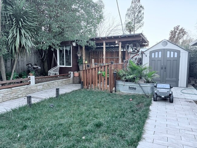 Photo - 3136 Hoen Ave