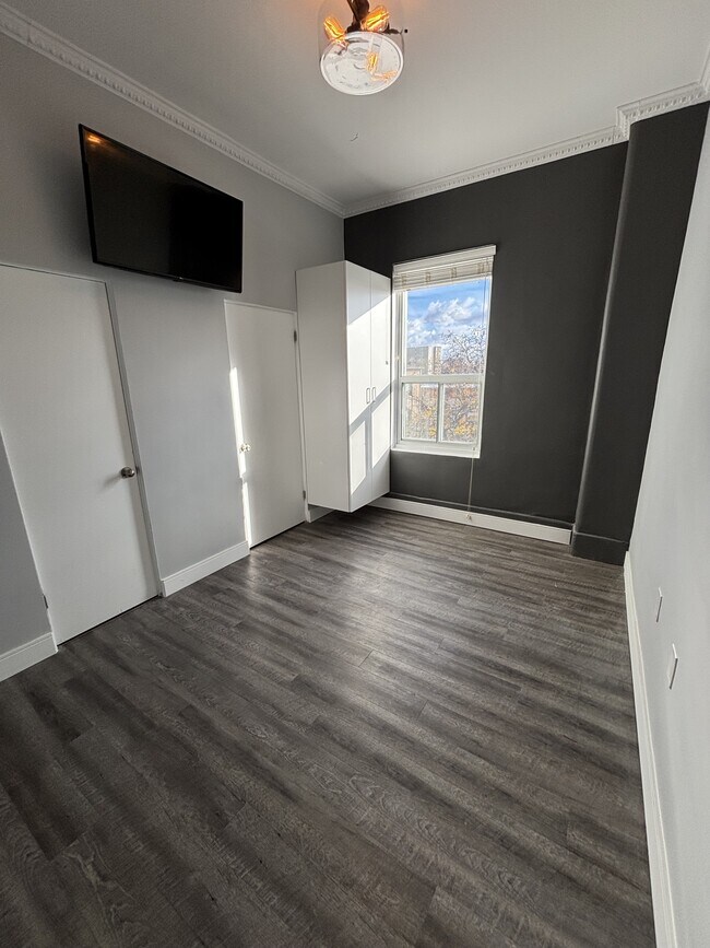 Photo - 117 Christina St N Unit 202