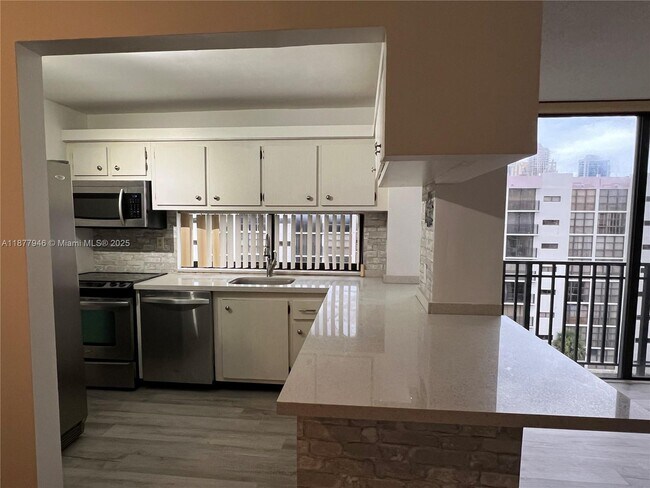 Building Photo - 16909 N Bay Rd Unit 904 Rental