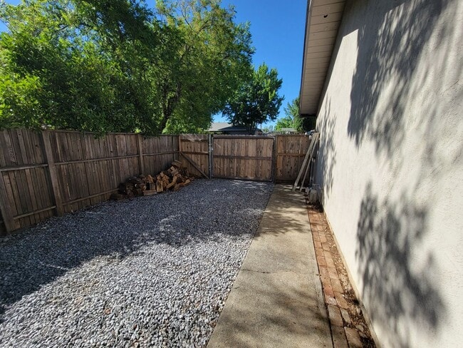 Photo - 3 Bedroom House across the street from Mar...