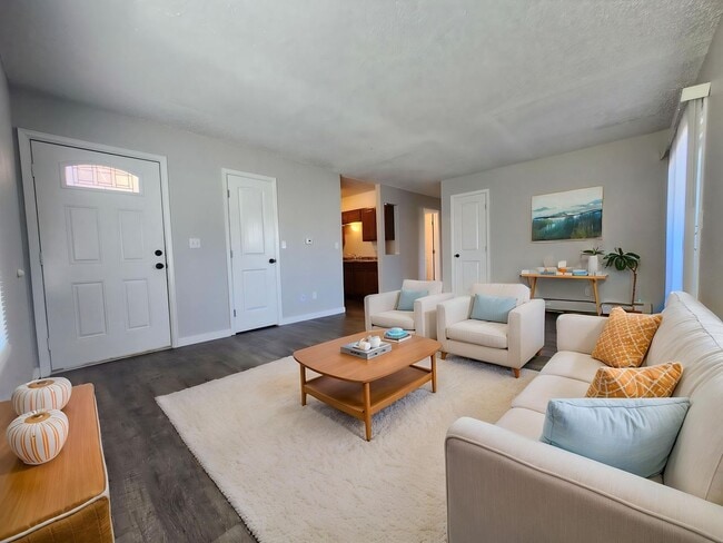 Building Photo - 4615 Picturesque Ct Unit 4