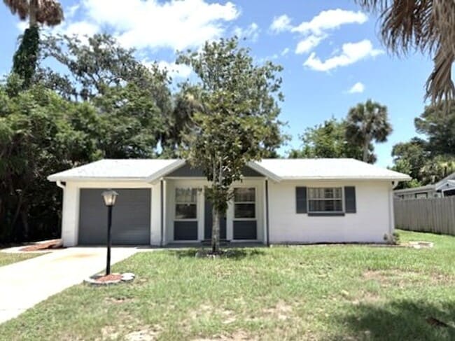 Building Photo - Adorable 2 Bedroom Port Orange Home!