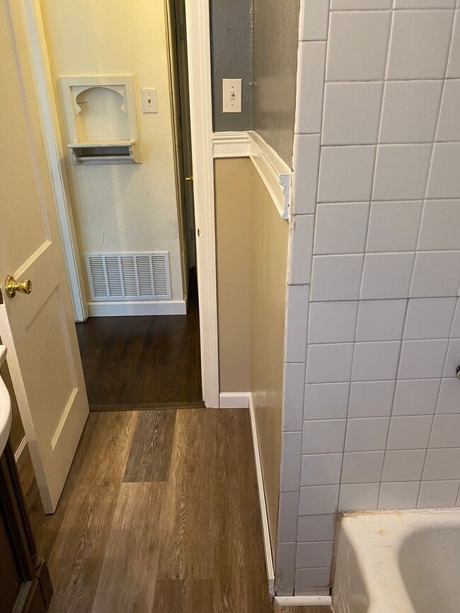 Photo - 405 Williams St