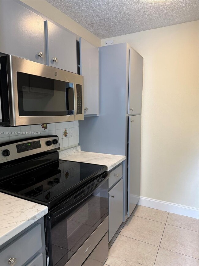 Photo - 2710 Forest Hills Blvd Unit 201