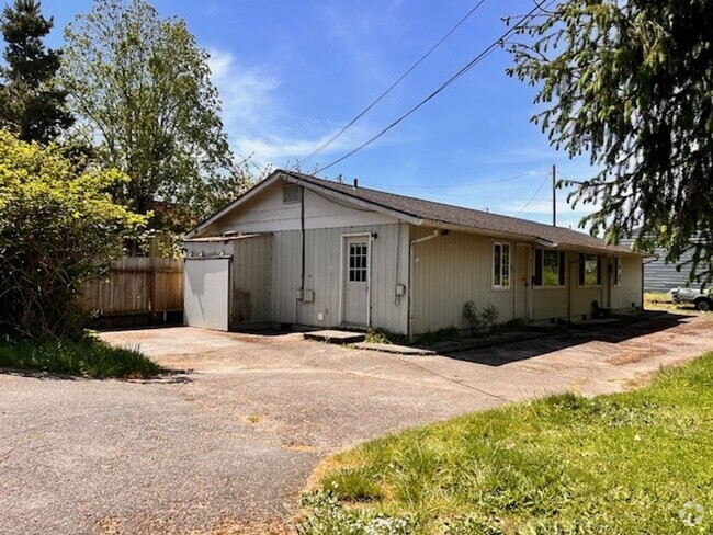 Building Photo - 1510 - 7th Avenue Duplex Unit 365 Rental