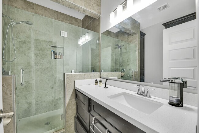 708 E La Cantera Ave