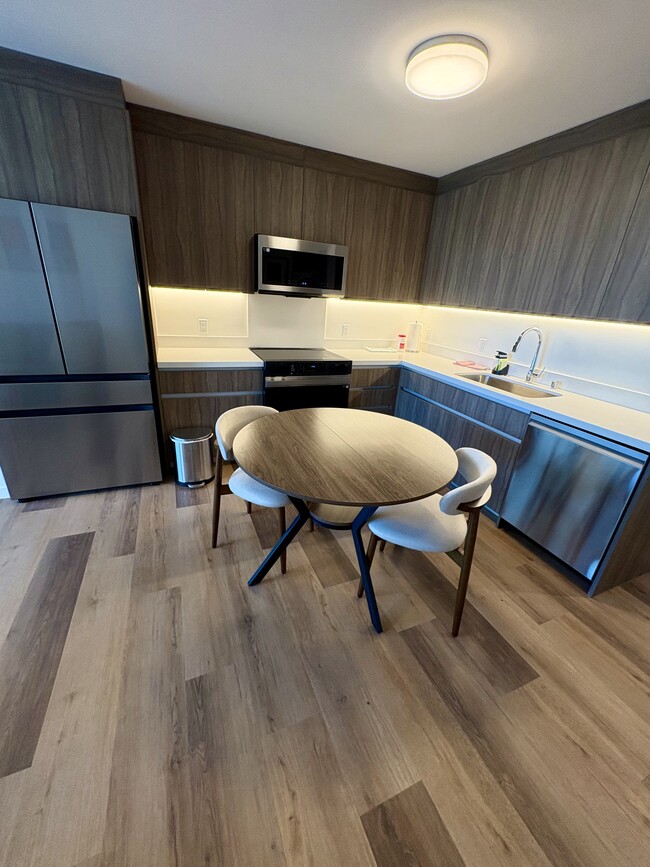 Photo - 1515 Liona St Unit #3605