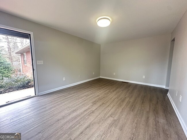 Photo - 1131 White Oak Dr