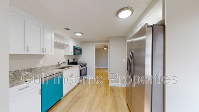 Photo - 2515 30th Ave Dr E