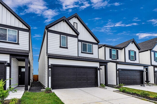 Photo - 3002 Crown Gate Dr