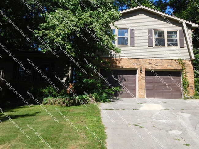 Photo - 11313 Mountain Crest Dr SE House