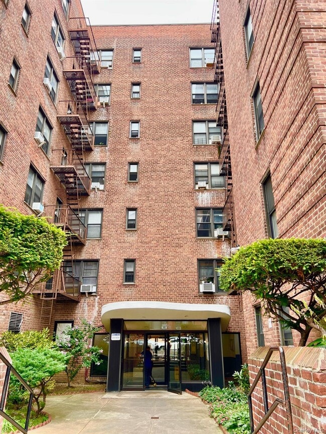 Building Photo - 83-60 Vietor Ave Unit 6A Rental