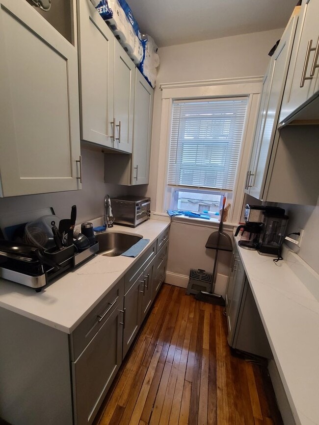 Photo - Renovated - Stainless Appliances - Close to Whole Foods Unidad 4