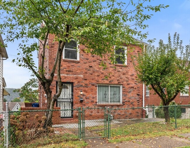 Building Photo - 5034 Ampere St