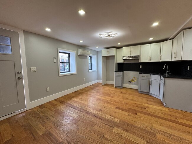 Building Photo - 51 Seidler St Unit 1 Rental
