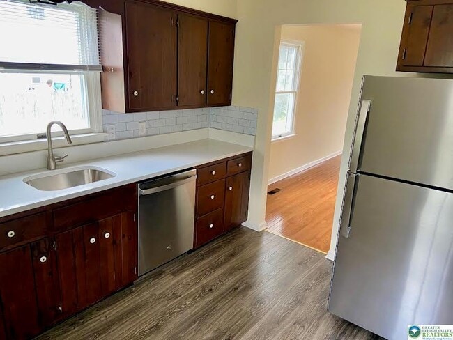 Photo - 94 Jonathan Dr