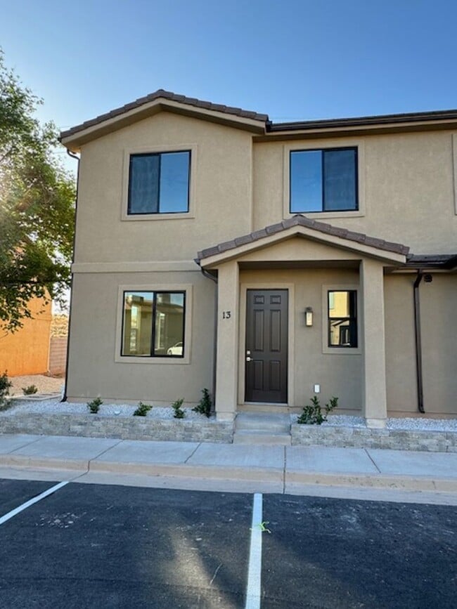 Building Photo - 850 E 600 S