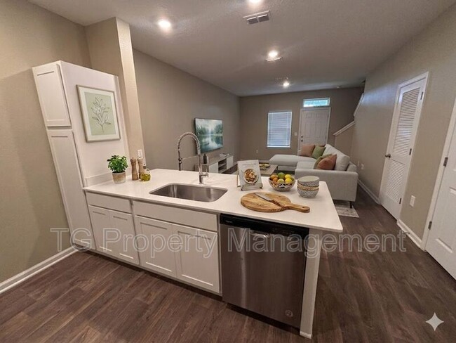 Photo - 903 Rivertree Pl