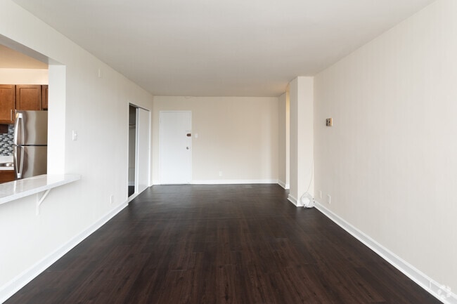 1BR, 1BA Renovated - 756 SF