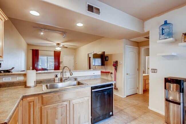 Photo - 510 W University Dr Unit 106