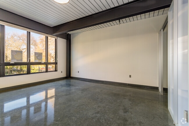 1BR, 1BA - 560SF