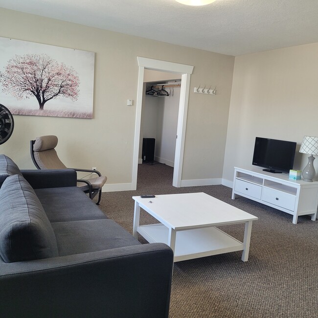 Building Photo - Roost Unit 8 - Furnished