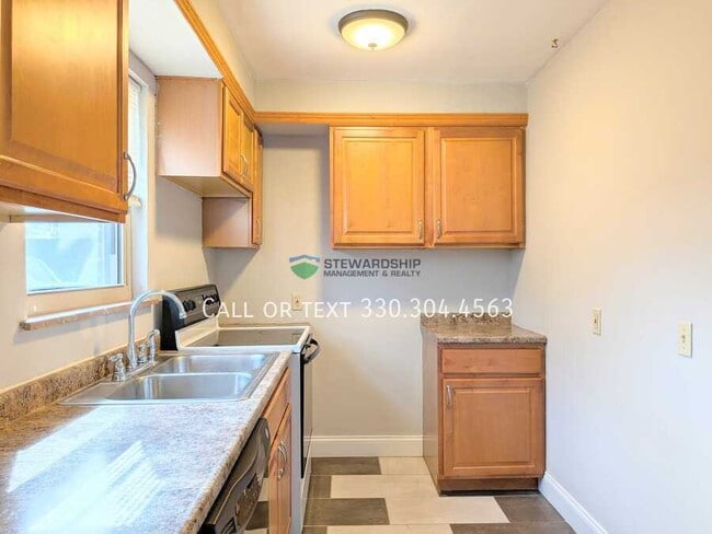 Photo - 1303 23rd St NE