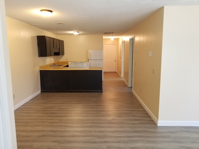 Building Photo - 411 Cattleman Dr NE Unit #4 Rental