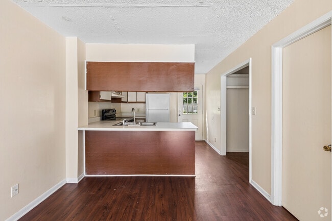 2BR, 1.5BA - 928SF - Kitchen