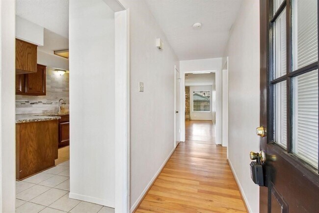 Photo - 2106 Wickburn Dr